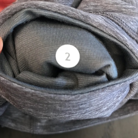 Lululemon Cropped Under Wunder Leggings 2 - Picture 6 of 7